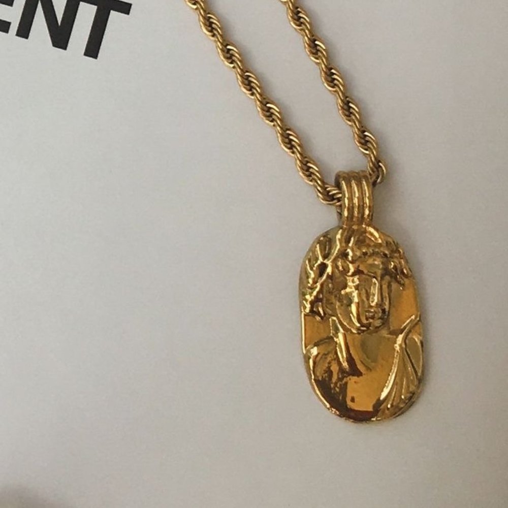 18K Gold Twisted Chain Pendant Necklace